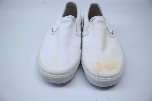 How to Remove Yellow Stains from White Shoes: Easy and Complete Guide
